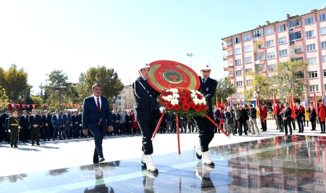 29 Ekim Kutlamaları Yeni Cumhuriyet Meydan’ında Yapılan Törenle Başladı ...